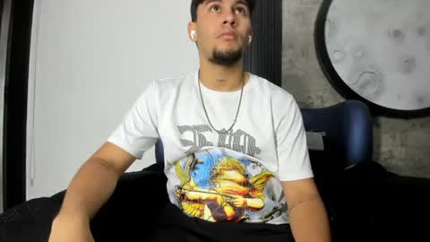 Snapshot of valentino_stonee chatting on July 13, 7:27 pm valentino_stonee online show from July 13, 7:27 pm