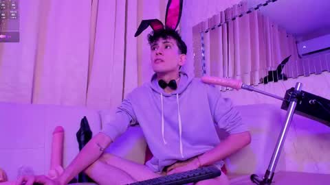 Valentino online show from March 10, 5:11 am