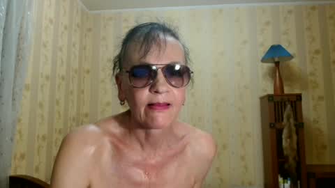 Snapshot of valenttijm3851 chatting on June 17, 12:07 pm valentijm online show from June 17, 12:07 pm