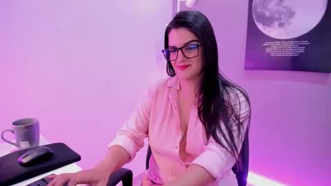 Snapshot of valenvega_ chatting on February 9, 12:20 pm VALEN VEGA online show from February 9, 12:20 pm