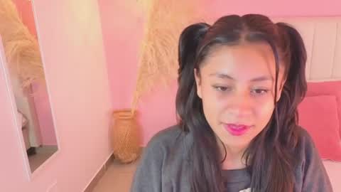Snapshot of valeria__torres chatting on June 19, 11:14 am Valeria online show from June 19, 11:14 am