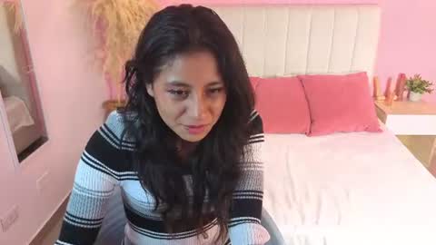 Snapshot of valeria__torres chatting on July 6, 3:03 pm Valeria online show from July 6, 3:03 pm