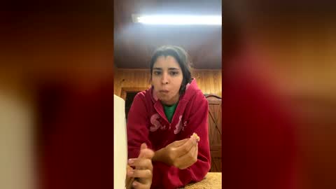 Snapshot of valeria_feroz chatting on May 28, 1:08 pm valeria_feroz online show from May 28, 1:08 pm
