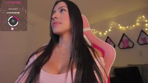 Snapshot of valeria_uribe22 chatting on January 9, 12:35 am    online show from January 9, 12:35 am