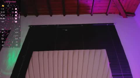 Snapshot of valeria_uribe22 chatting on February 16, 12:08 am    online show from February 16, 12:08 am