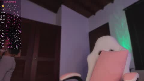 Snapshot of valeria_uribe22 chatting on February 20, 10:48 pm    online show from February 20, 10:48 pm