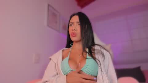 Snapshot of valeria_uribe22 chatting on September 29, 10:53 am    online show from September 29, 10:53 am