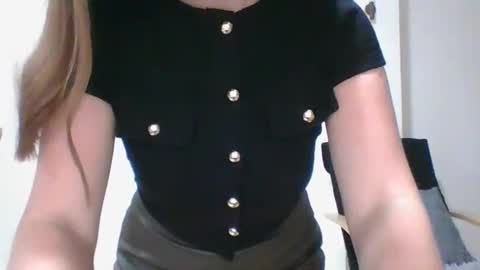 Snapshot of valeriafrannco chatting on November 6, 5:30 am valeriafrannco online show from November 6, 5:30 am