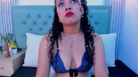 Snapshot of valeriajlio chatting on December 1, 7:30 pm Valeria online show from December 1, 7:30 pm