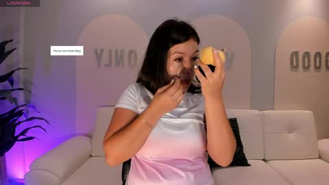 Snapshot of valeriaroldanx chatting on May 13, 10:12 am Valeria online show from May 13, 10:12 am