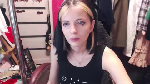 Snapshot of valeriaxkiss chatting on March 10, 6:23 pm ValeriaXKiss online show from March 10, 6:23 pm