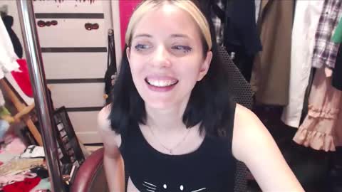 Snapshot of valeriaxkiss chatting on March 10, 9:29 pm ValeriaXKiss online show from March 10, 9:29 pm