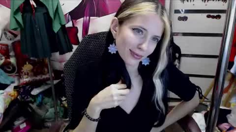 Snapshot of valeriaxkiss chatting on January 9, 8:43 pm ValeriaXKiss online show from January 9, 8:43 pm