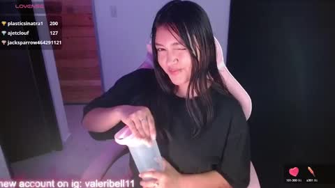 Snapshot of valeribell1 chatting on January 25, 8:31 am Valeri online show from January 25, 8:31 am