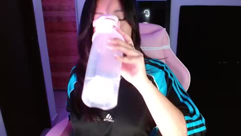 Snapshot of valeribell1 chatting on February 18, 9:54 am Valeri online show from February 18, 9:54 am