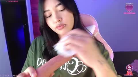 Snapshot of valeribell1 chatting on September 19, 6:04 am Valeri online show from September 19, 6:04 am