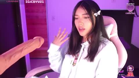 Snapshot of valeribell1 chatting on November 21, 6:12 am Valeri online show from November 21, 6:12 am