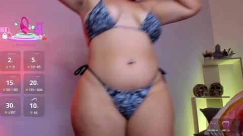 Snapshot of valerie_21 chatting on November 7, 8:25 am Valeriee online show from November 7, 8:25 am