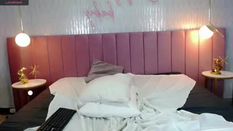 Snapshot of valerie__miller_ chatting on February 28, 7:26 pm Valerie online show from February 28, 7:26 pm