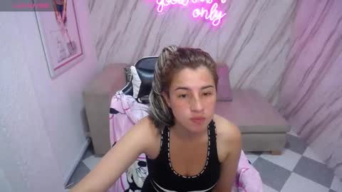 Snapshot of valerie_b chatting on December 13, 3:05 am valerie_b online show from December 13, 3:05 am