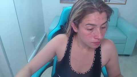 Snapshot of valerie_b chatting on December 17, 12:33 pm valerie_b online show from December 17, 12:33 pm