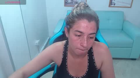 Snapshot of valerie_b chatting on December 17, 3:39 pm valerie_b online show from December 17, 3:39 pm