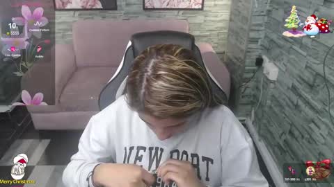 Snapshot of valerie_b chatting on December 20, 4:36 pm valerie_b online show from December 20, 4:36 pm