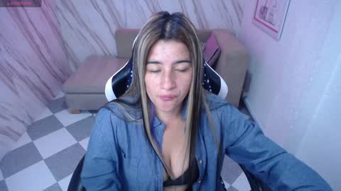 Snapshot of valerie_b chatting on January 25, 2:58 am valerie_b online show from January 25, 2:58 am