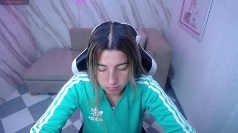 Snapshot of valerie_b chatting on February 13, 3:07 am valerie_b online show from February 13, 3:07 am