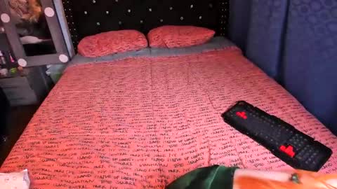 Snapshot of valerie_luxe_ chatting on February 6, 11:43 am valerie luxe   online show from February 6, 11:43 am