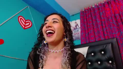 Snapshot of valerie_mase chatting on November 11, 6:41 pm vale online show from November 11, 6:41 pm