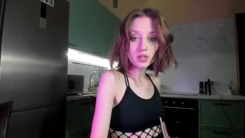 Snapshot of valerie_mooon chatting on February 18, 10:58 pm Kristi moony online show from February 18, 10:58 pm