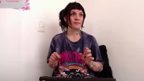 Snapshot of valeriees_ chatting on February 3, 3:39 pm valeriees_ online show from February 3, 3:39 pm