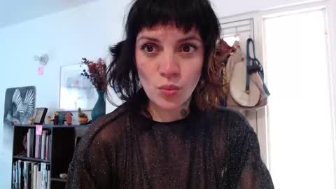 Snapshot of valeriees_ chatting on February 23, 4:04 pm valeriees_ online show from February 23, 4:04 pm