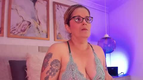 Snapshot of valeriefoxx chatting on March 6, 12:19 pm Valeria online show from March 6, 12:19 pm