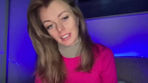 Snapshot of valerieluvsugar chatting on December 15, 9:31 pm Valerie online show from December 15, 9:31 pm