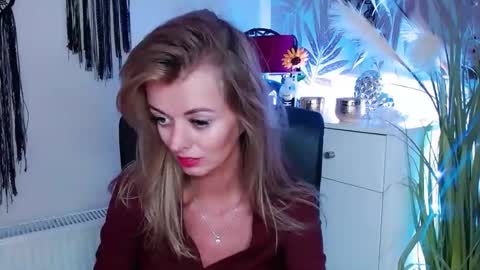 Snapshot of valerieluvsugar chatting on December 30, 2:51 pm Valerie online show from December 30, 2:51 pm