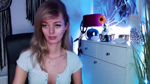 Snapshot of valerieluvsugar chatting on February 27, 10:59 am Valerie online show from February 27, 10:59 am