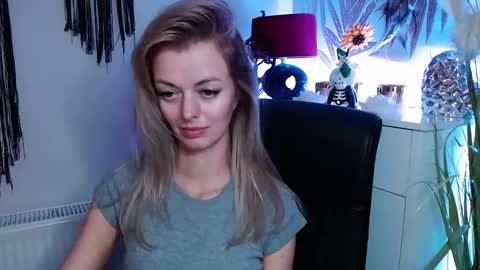 Snapshot of valerieluvsugar chatting on March 6, 12:41 pm Valerie online show from March 6, 12:41 pm