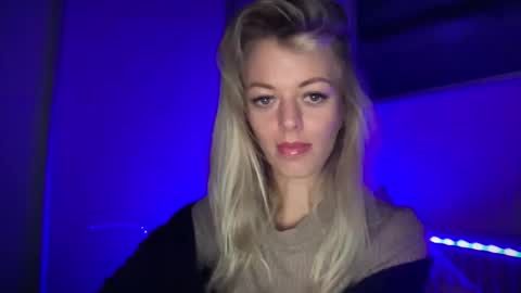 Snapshot of valerieluvsugar chatting on November 28, 9:56 am Valerie online show from November 28, 9:56 am