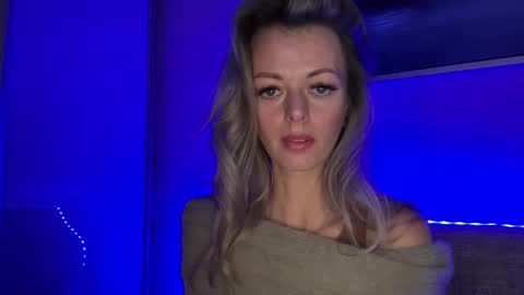 Snapshot of valerieluvsugar chatting on December 5, 9:00 pm Valerie online show from December 5, 9:00 pm