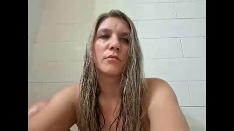 Snapshot of valerierayne13 chatting on December 21, 7:37 am ValerieRayne online show from December 21, 7:37 am