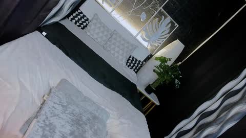 Snapshot of valerieriches chatting on December 9, 9:39 am Valerie online show from December 9, 9:39 am