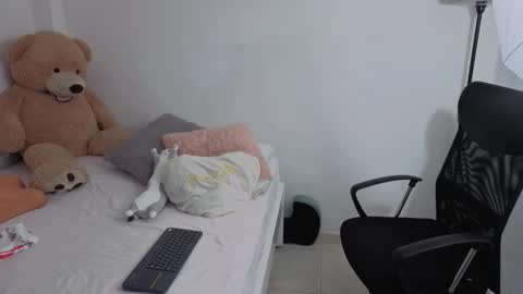 Juli C online show from September 17, 12:12 am