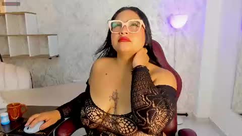 Valeria GomezGMT-5 2200-0600 online show from June 24, 3:49 am
