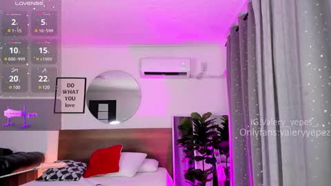 Snapshot of valery_yepes_ chatting on March 10, 11:32 am Valery online show from March 10, 11:32 am