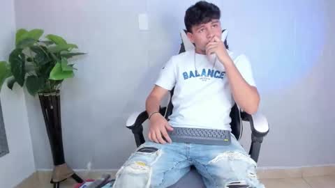 Valentino online show from March 25, 7:20 pm