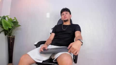 Valentino online show from April 2, 3:04 am