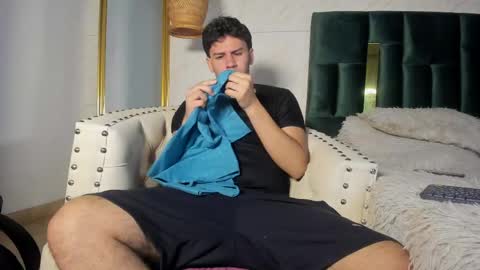 Valentino online show from April 17, 1:47 pm