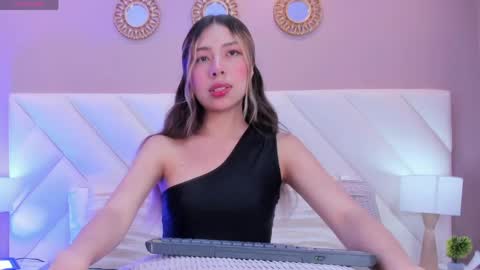 Snapshot of valeygomez chatting on April 27, 2:04 pm Valey online show from April 27, 2:04 pm